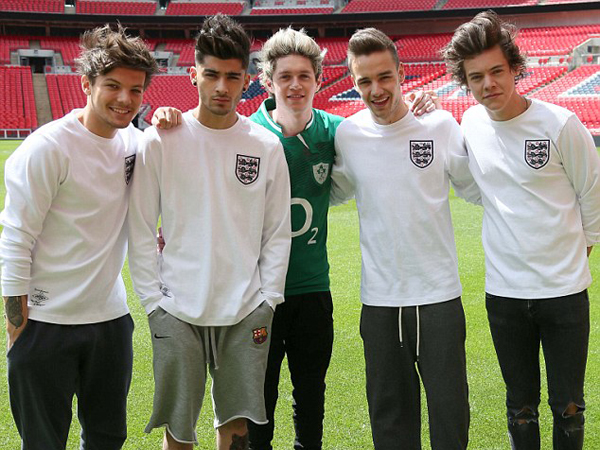 One Direction Tak Sabar Nonton Pertandingan Pertama Inggris di Piala Dunia 2014!